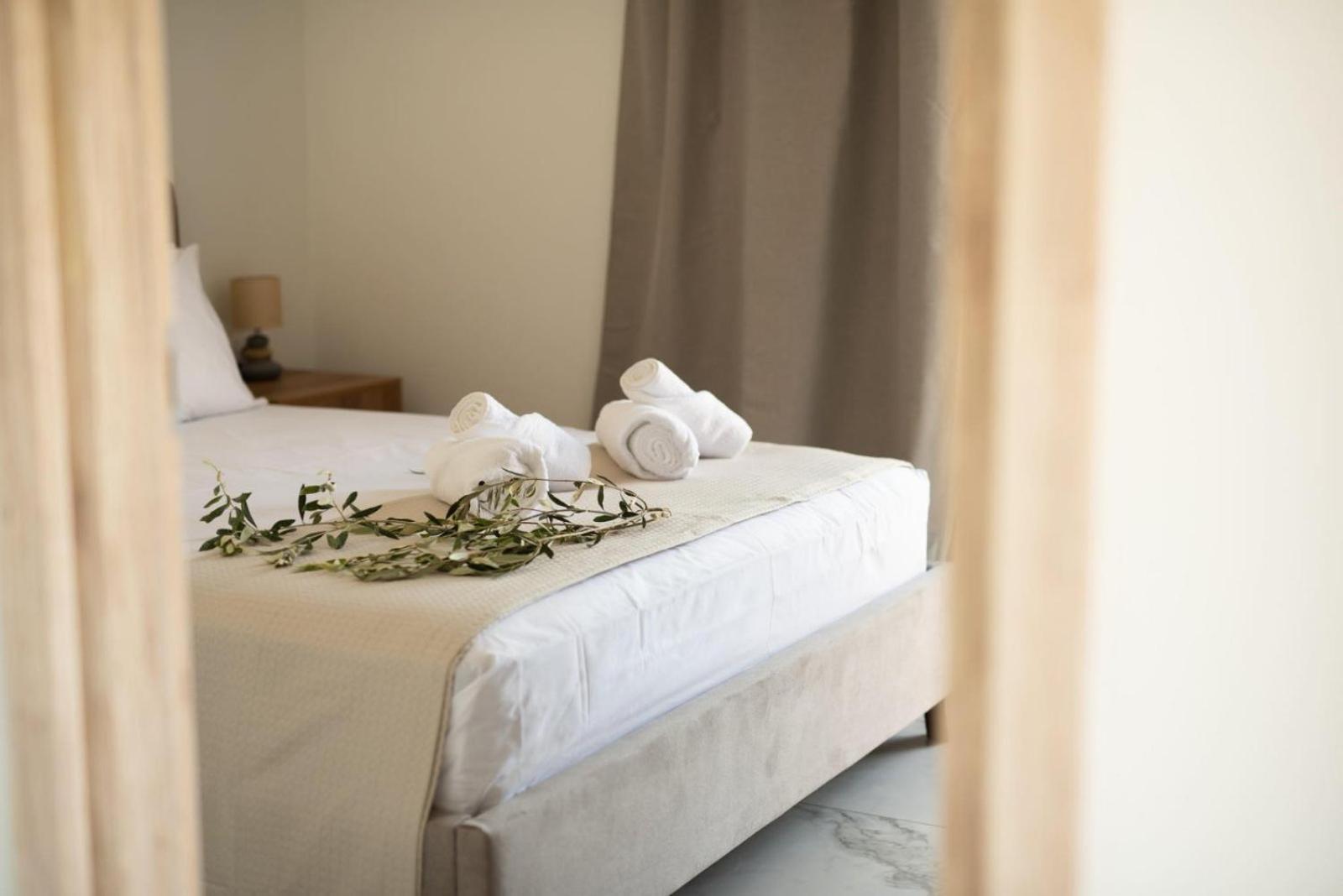 Three Charites Resort Gialova Eksteriør billede