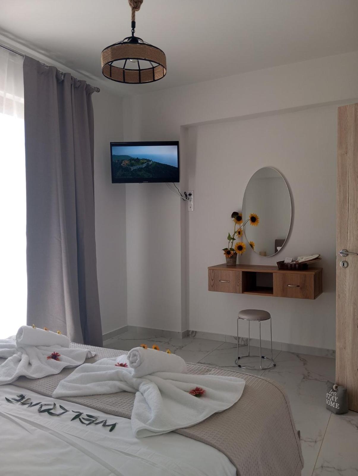 Three Charites Resort Gialova Eksteriør billede