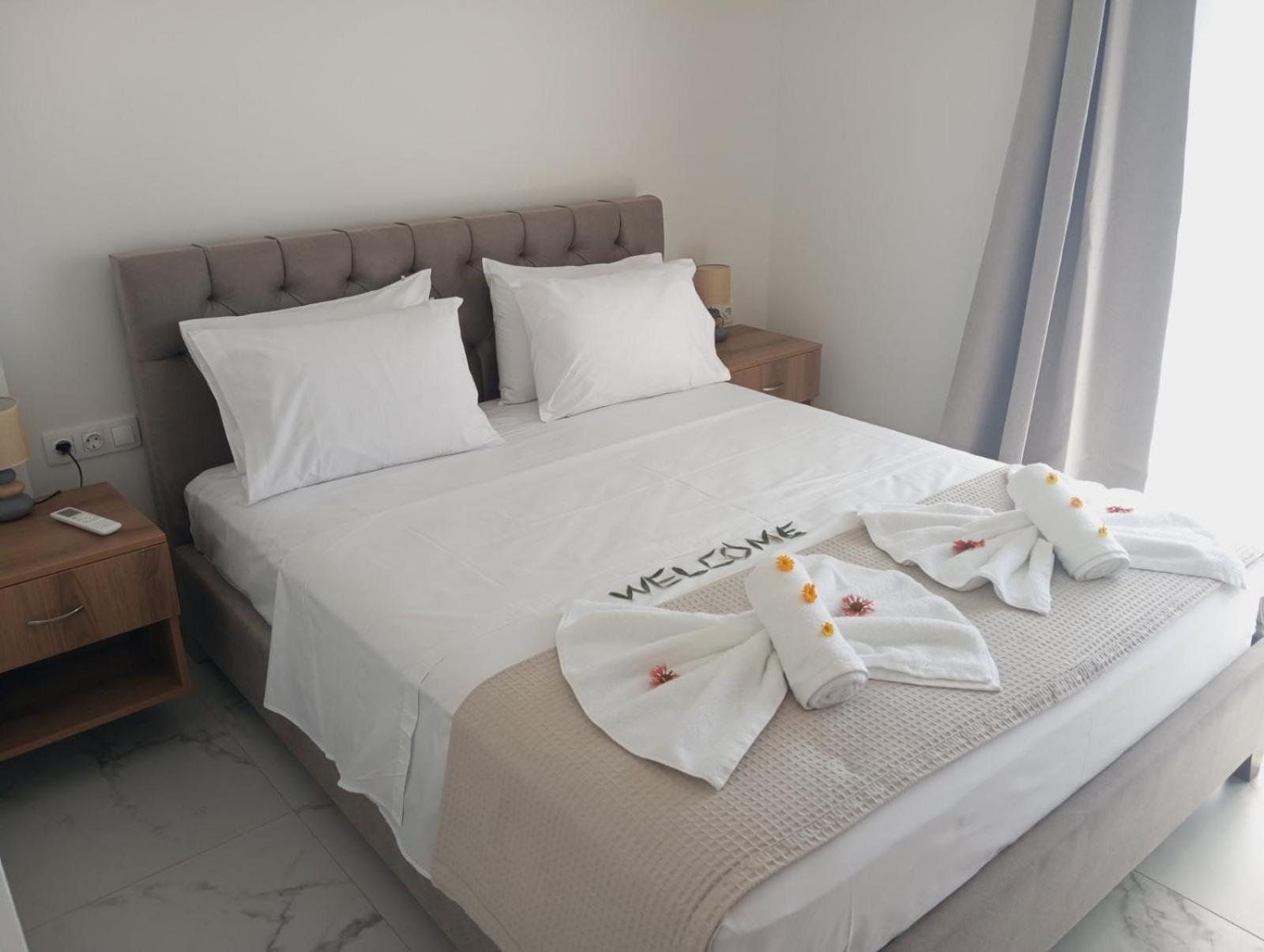 Three Charites Resort Gialova Eksteriør billede