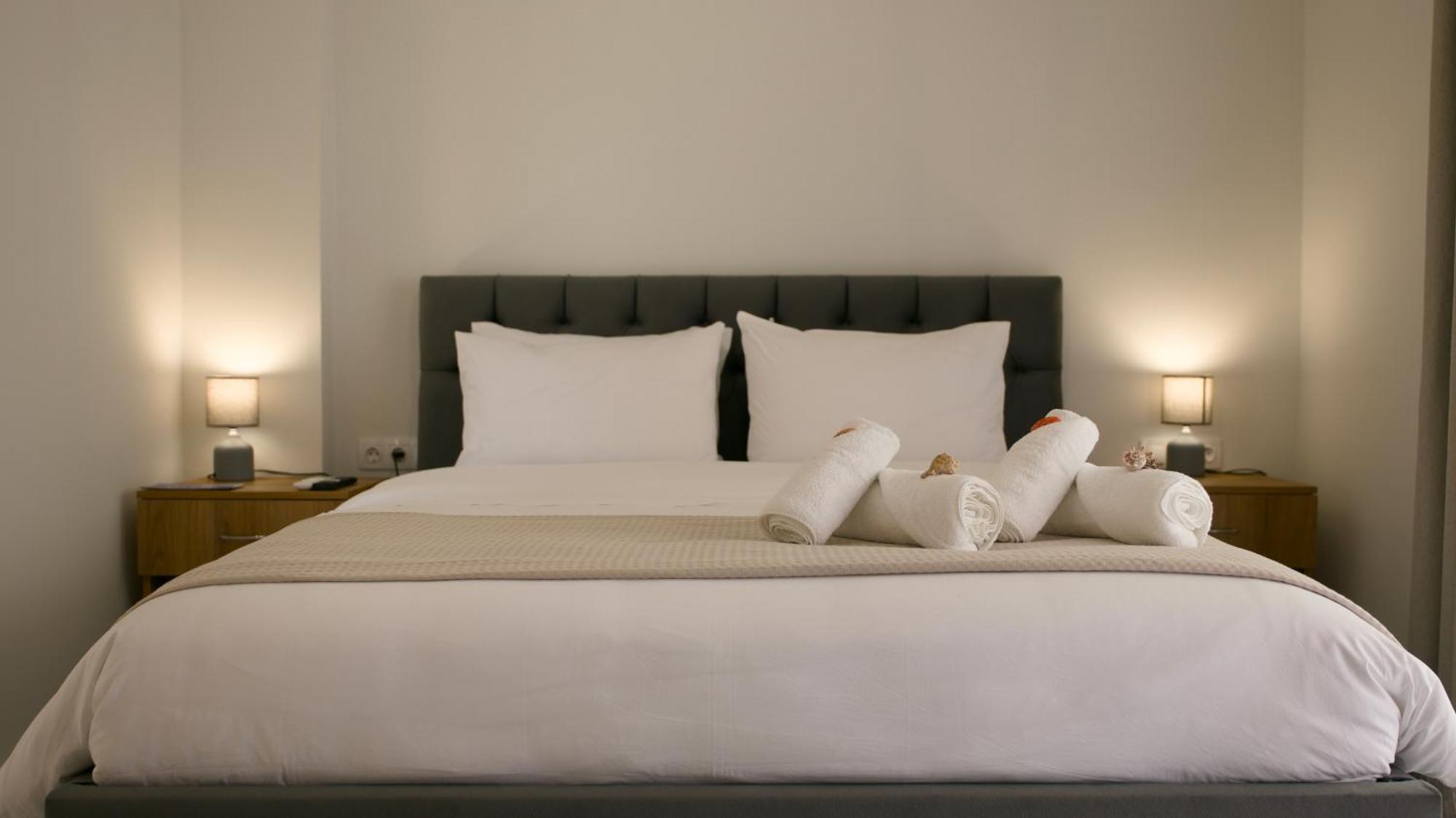 Three Charites Resort Gialova Eksteriør billede