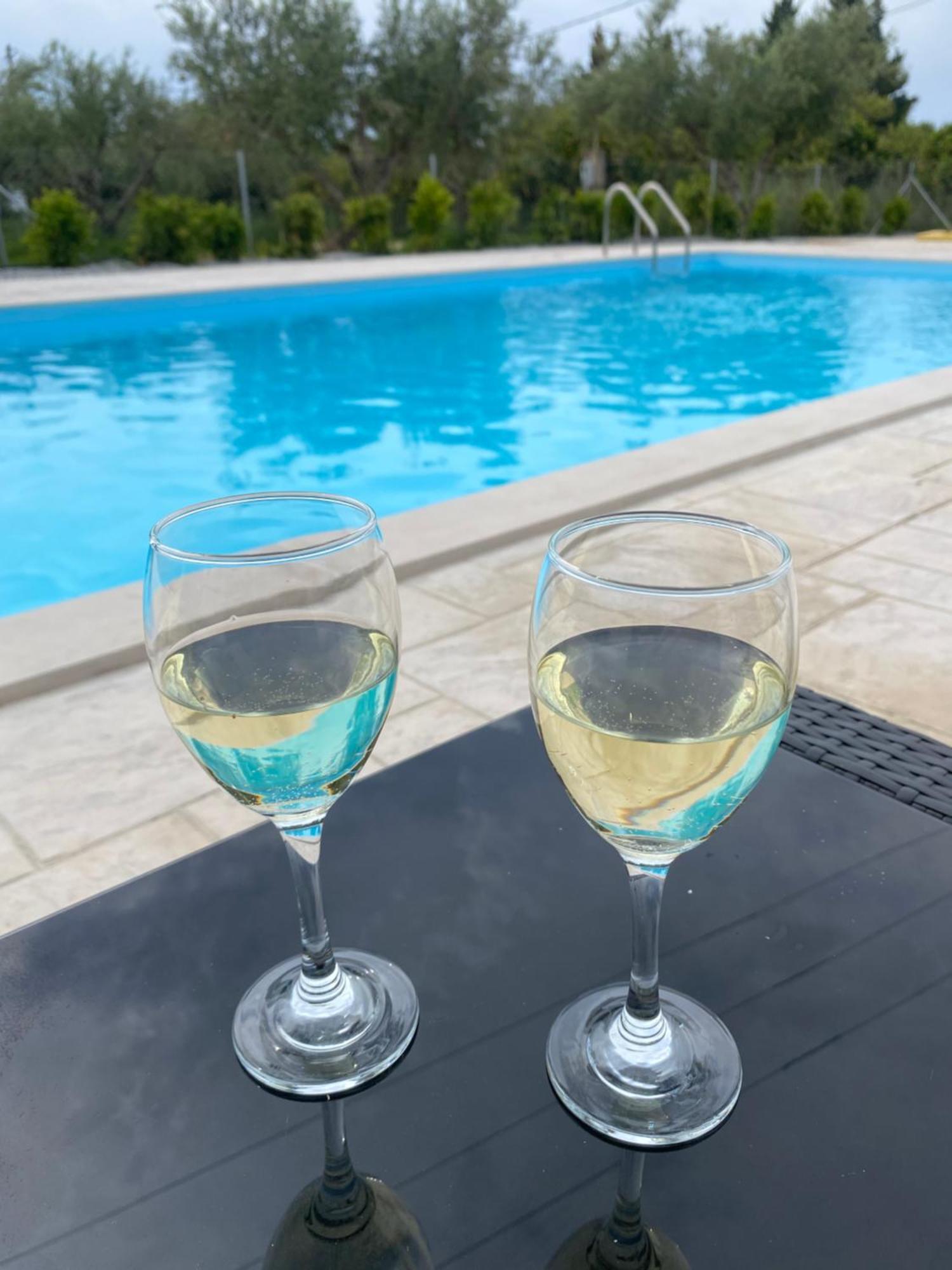 Three Charites Resort Gialova Eksteriør billede
